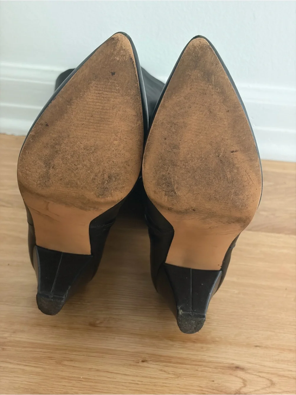 Classic Black Knee-High Pointed-Toe Women's Boots